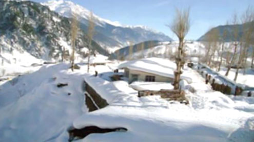 Swat: Snowfall continues at tourist resorts
