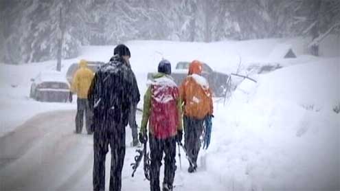 1 dead, 1 missing in avalanches east of Seattle