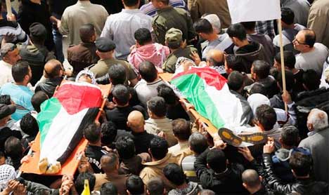 Funerals draw thousands in tense W. Bank